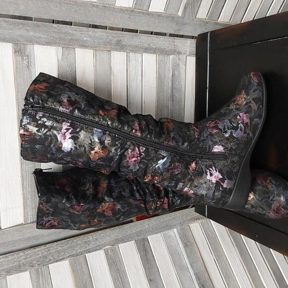 Stylish Floral Slouchy Boots | 6 1/2W - Picture 7 of 8
